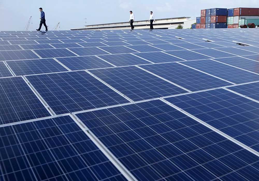 What are the criteria for receiving free solar panels in Punjab?