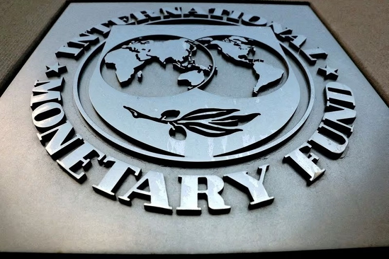 Pakistan considers mini-budget and development cuts to secure IMF program approval amid fiscal shortfall
