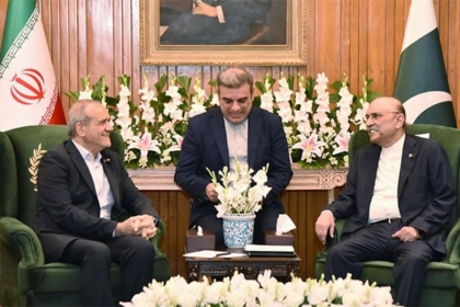 Iranian President meets President Zardari